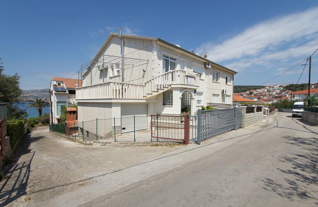 Apartments Mare Trogir Eksteriør billede